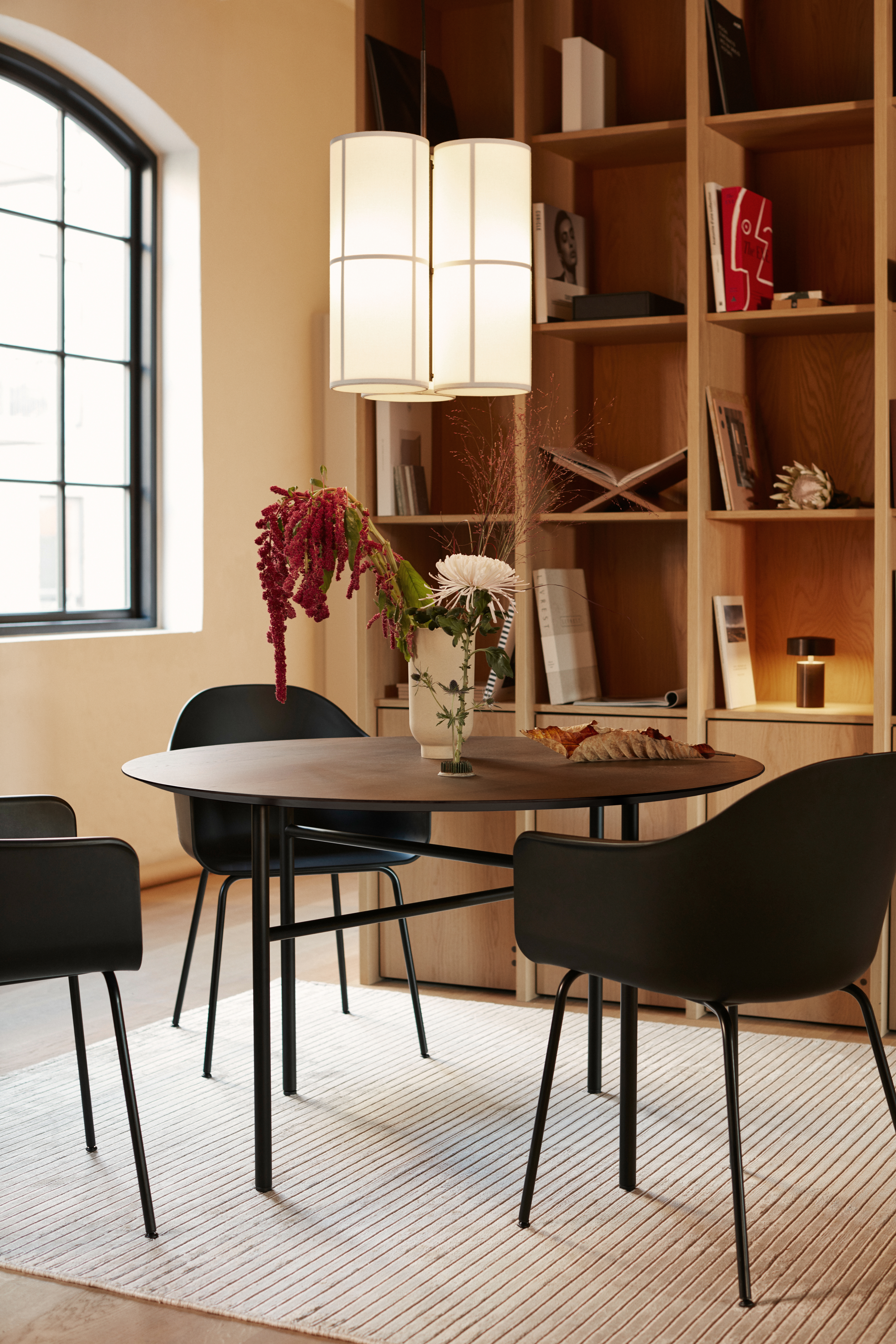 menu-snaregade-dining-table-round-harbour-chair-hashira-cluster-small-cyclades-vase-column-table-lamp-1775401466