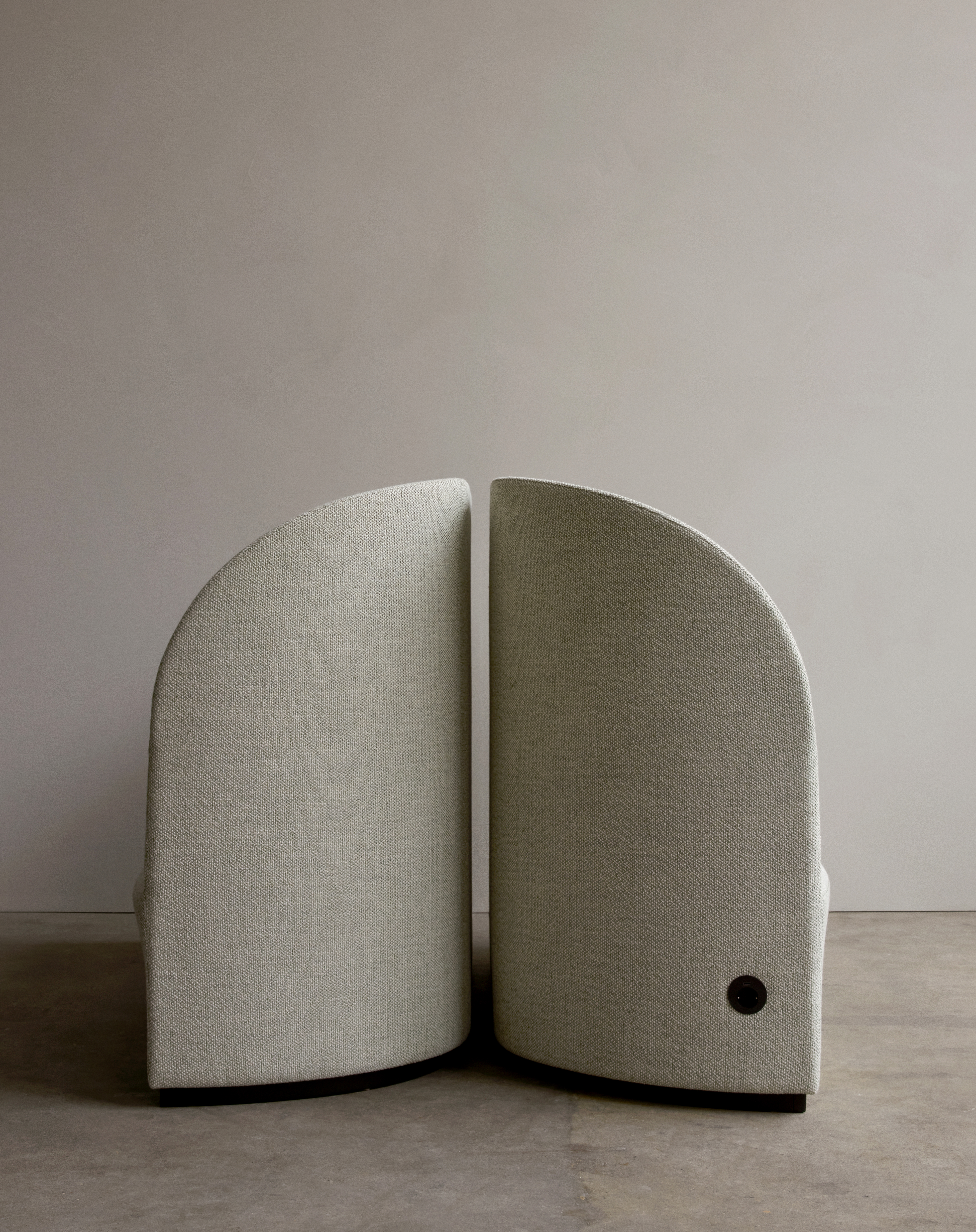 menu-tearoom-sofa-high-back-w-plug-00