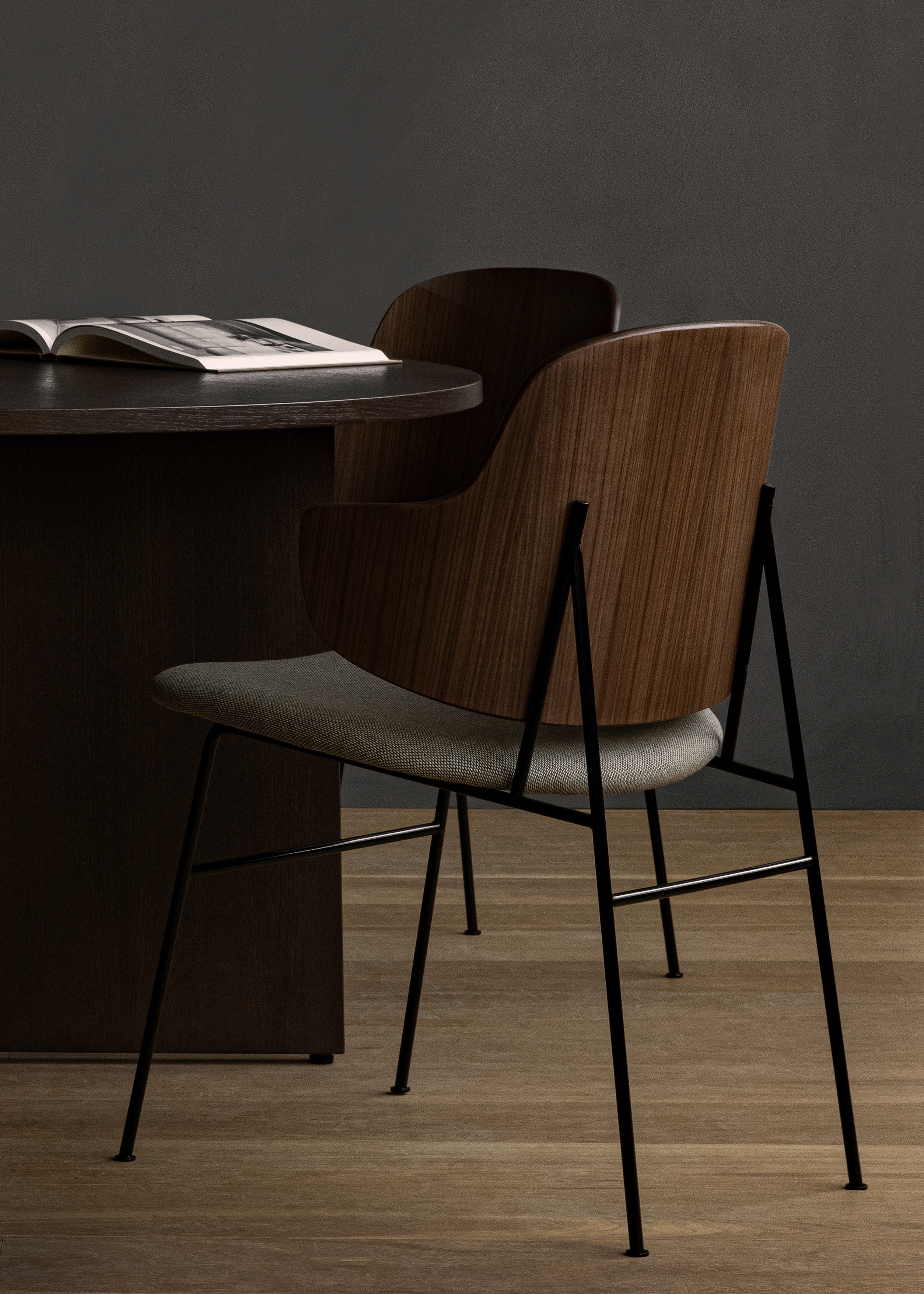 menu-the-penguin-dining-chair-the-androgyne-dining-table