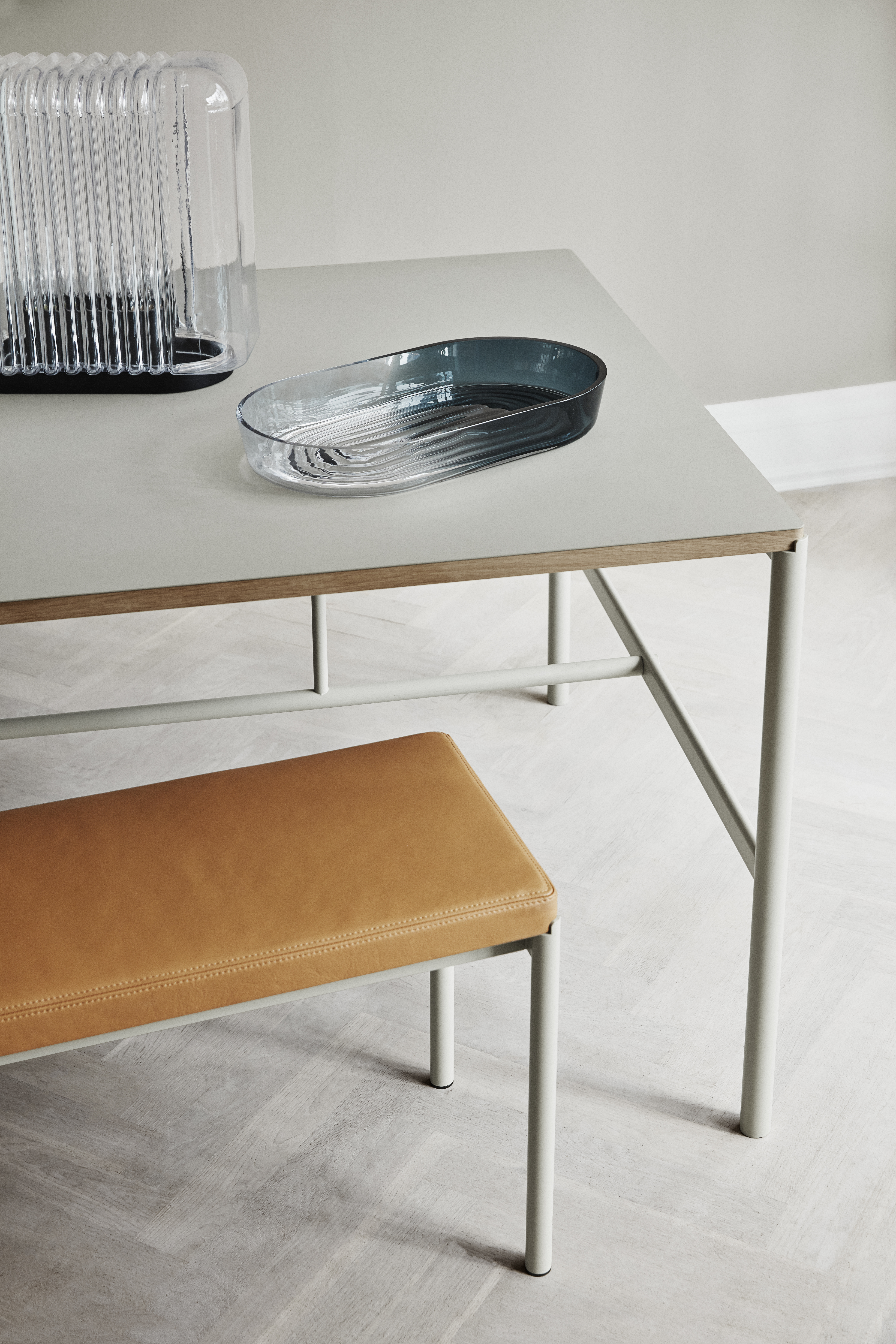 mies-bench-mies-diningtable-line-thit-klein