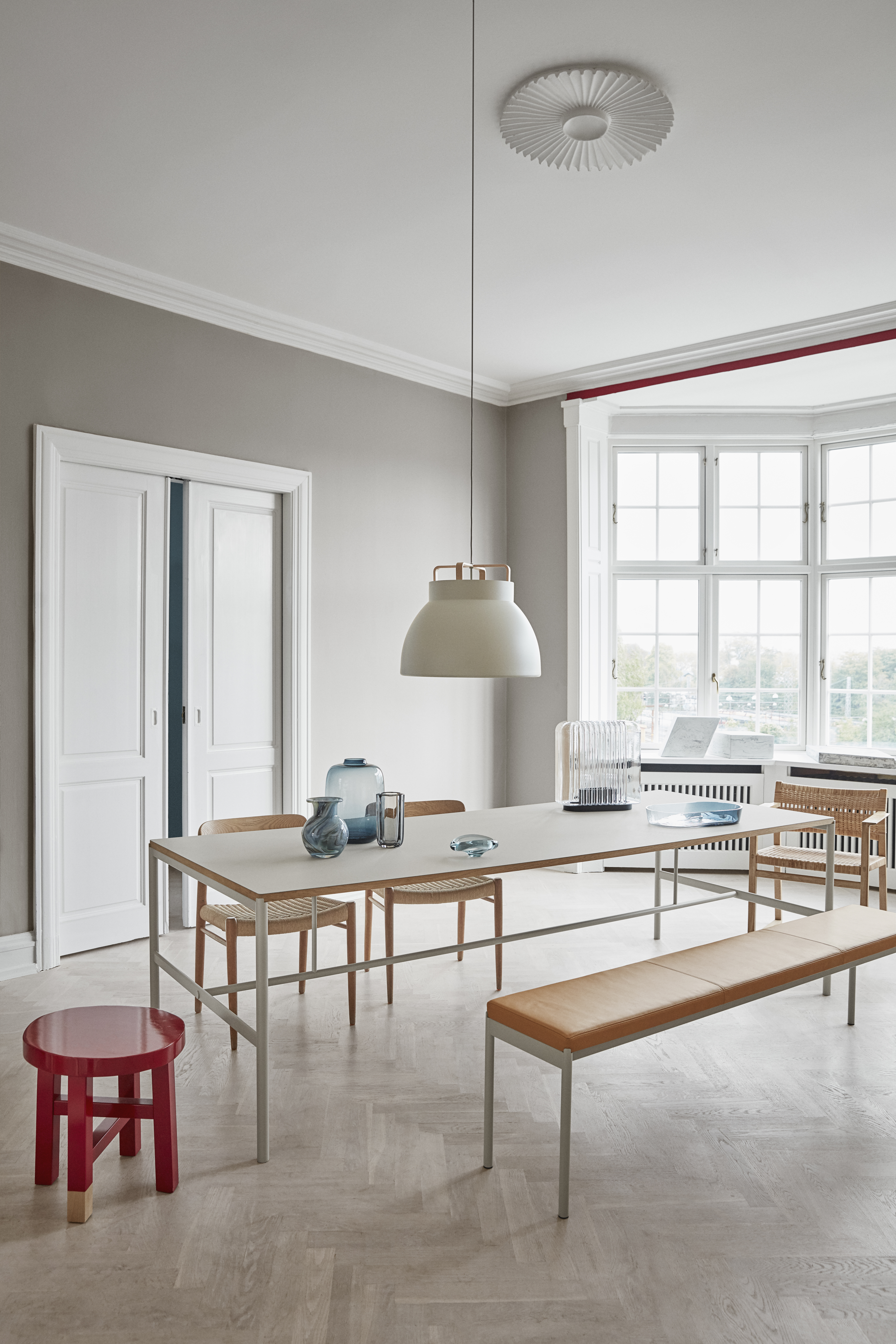 mies-bench-mies-table-voyage-pendant-line-thit-klein