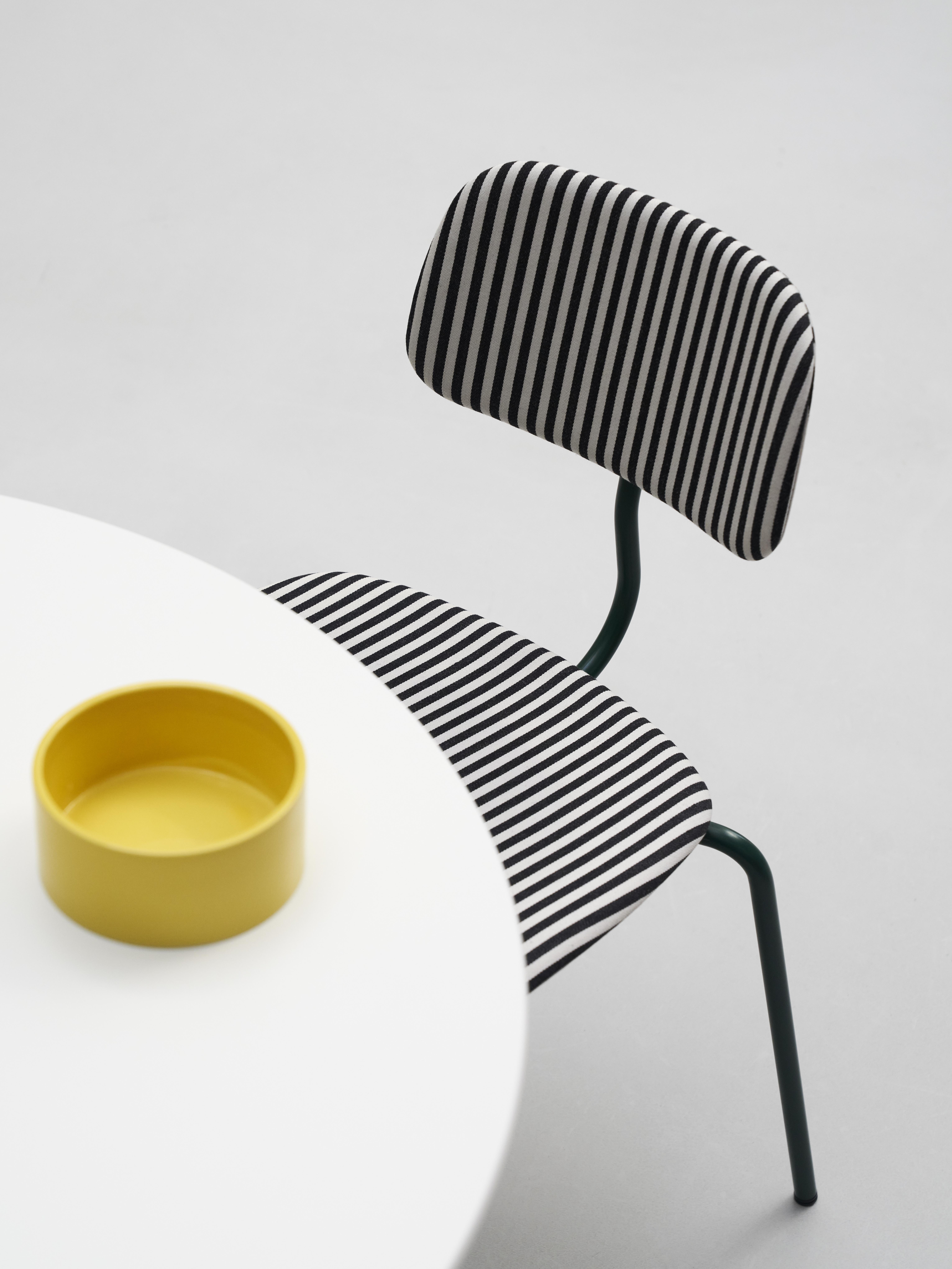 montana-home-22-23-kevi-madsnoergaard-upholstery-pantontable-detail-01-h