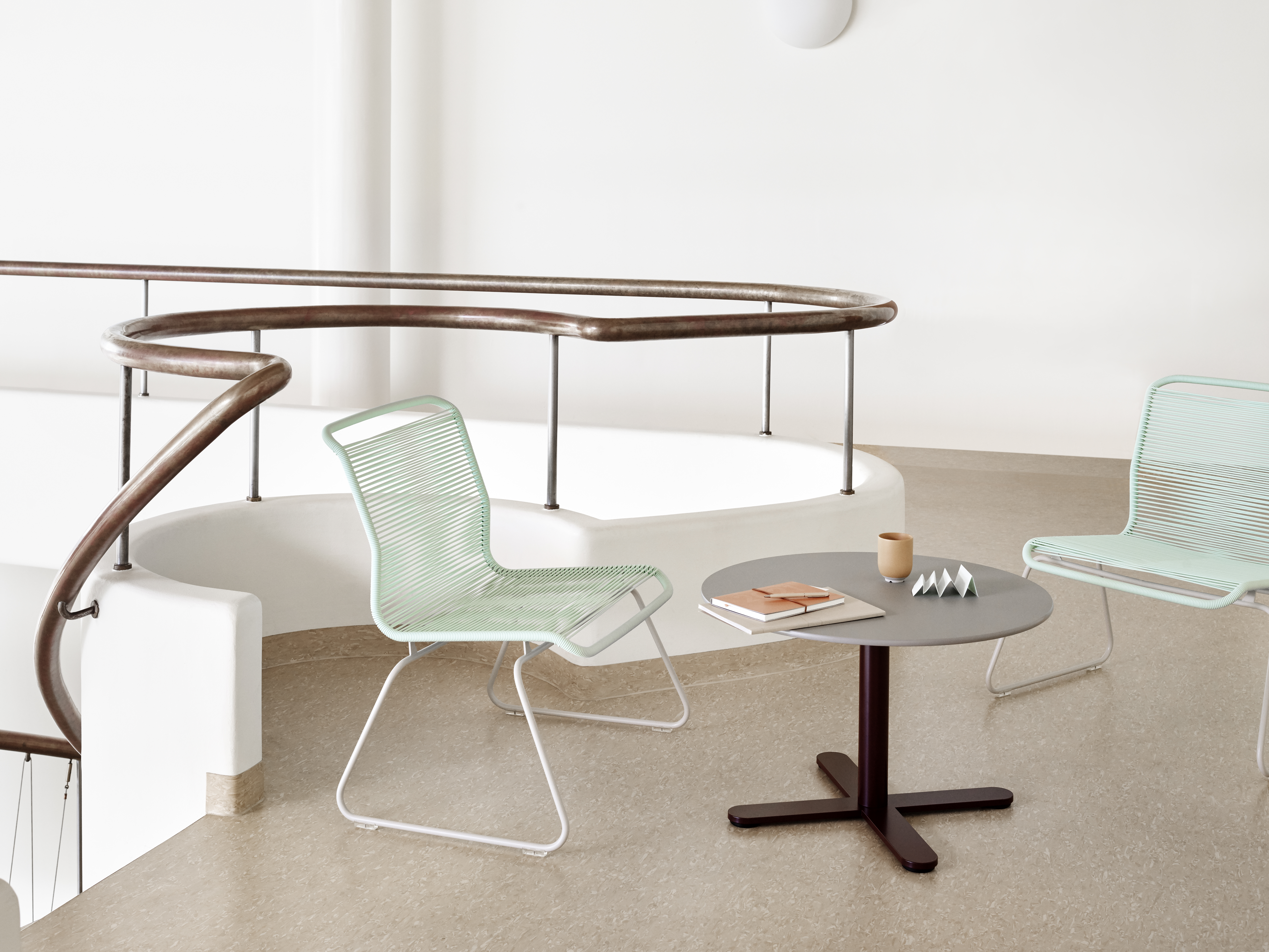 montana-office-lounge-pantononelounge-multicafetable-w