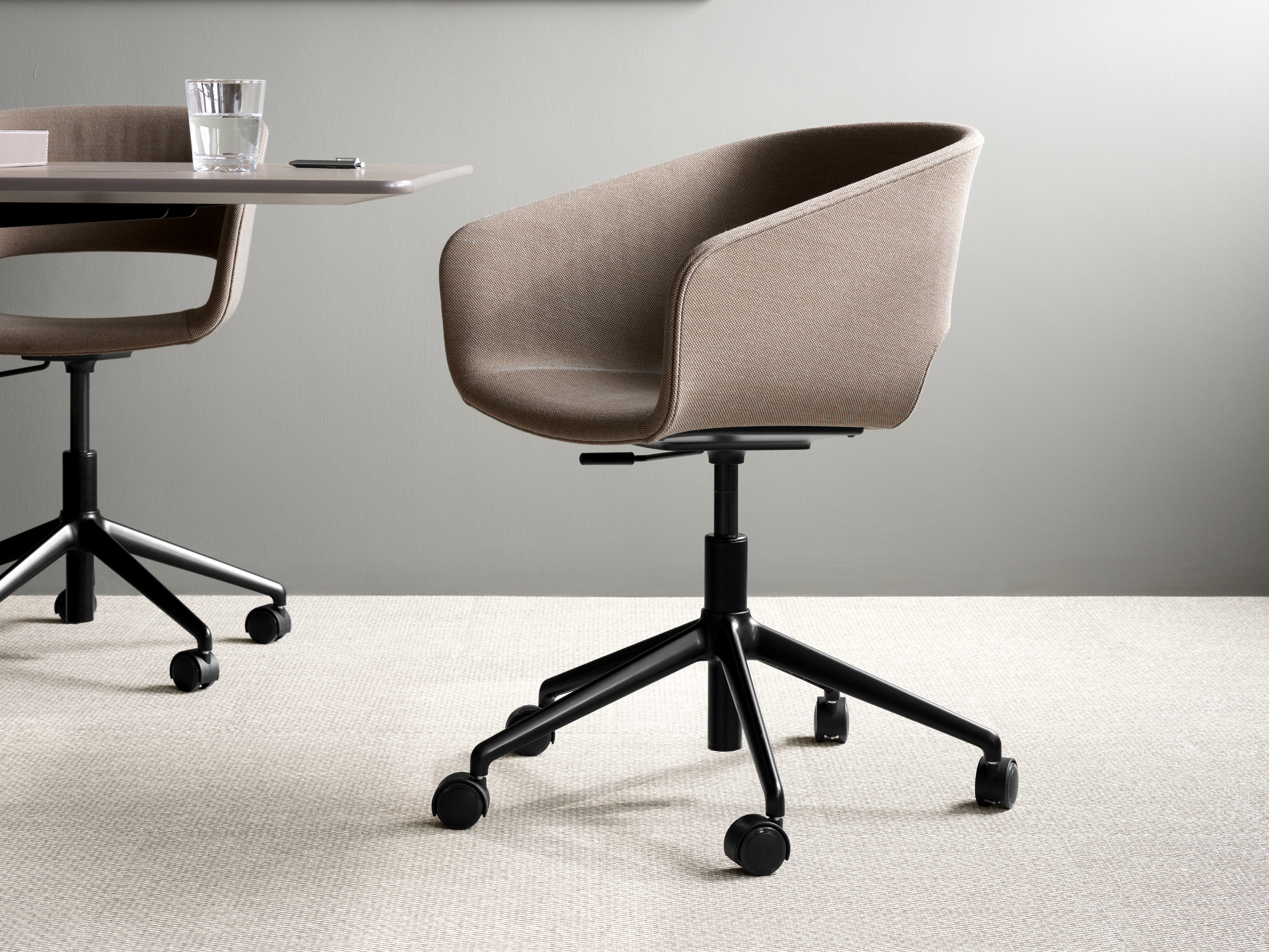 montana-office-meetingroom-hilowconference-mauve-maree-steelcuttrio-detail-w