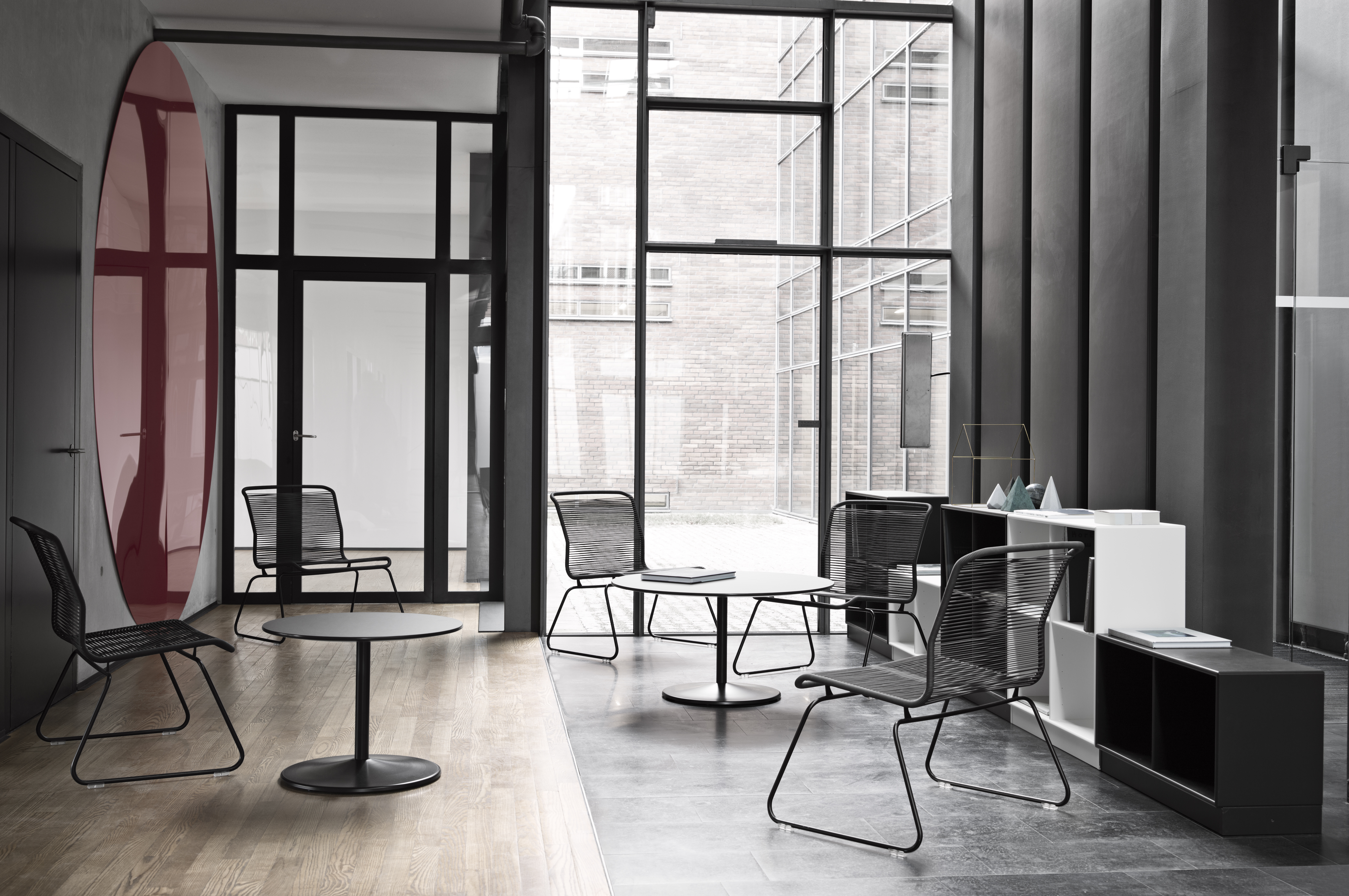 montana-office-pantontable-pantonone-black-lounge-2016-w