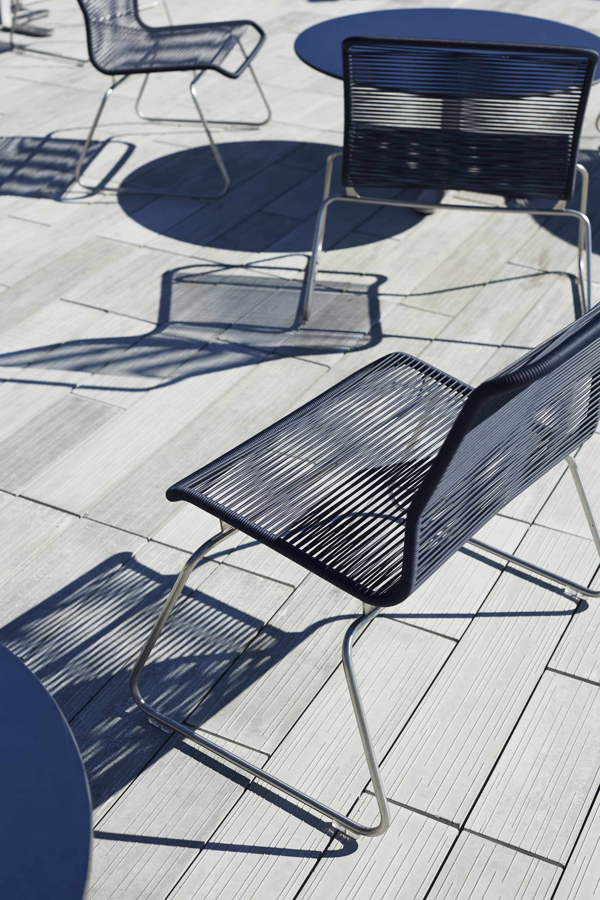 montana-office-reference-danskindustri01-pantontable-pantonone-black-white