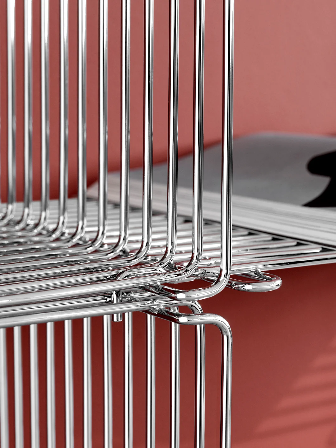 montana-pantonwire-2019-chrome-livingroom-detail-h-rgb-low