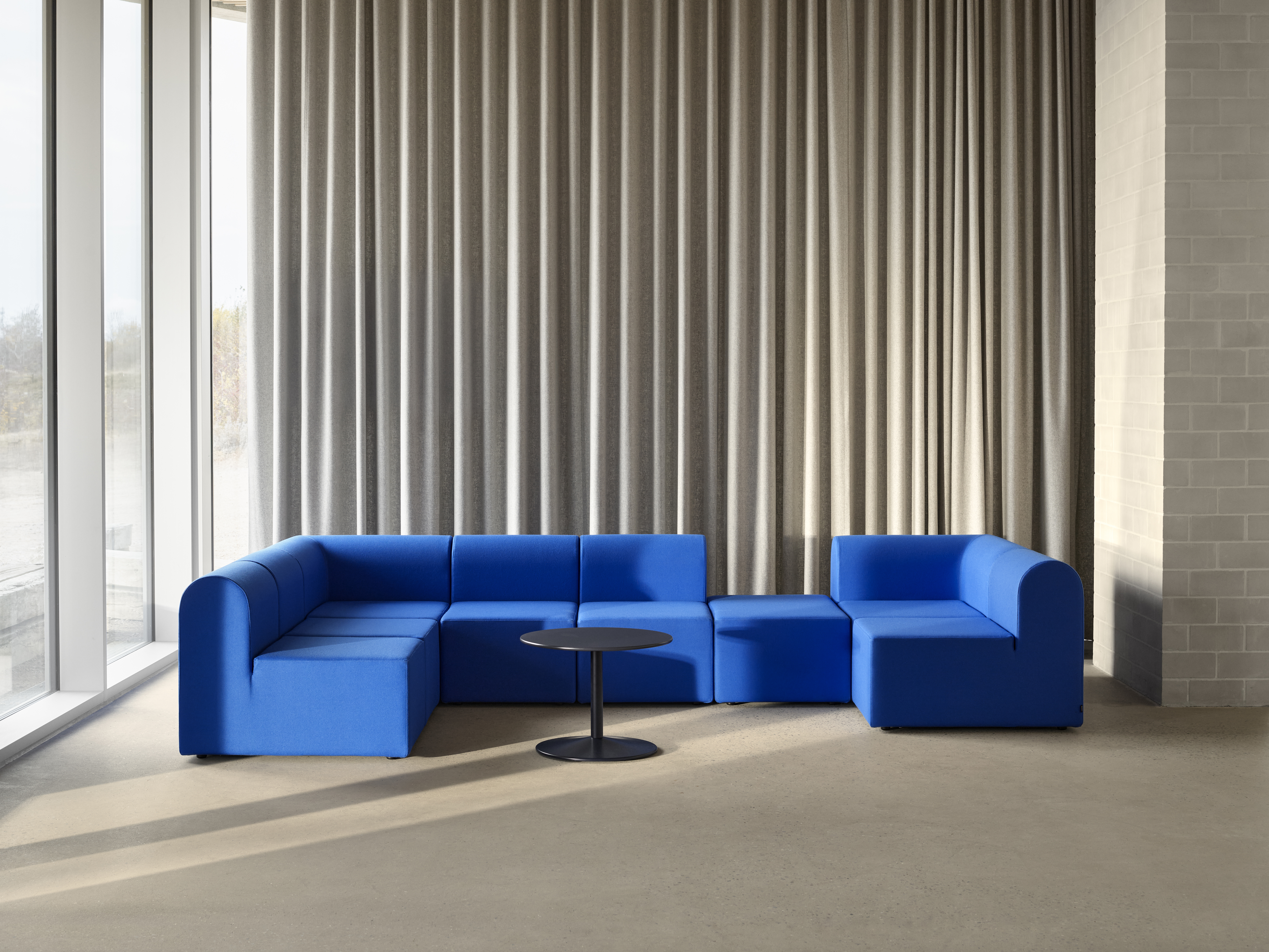 montana-paradigm-2026-hero-742-pantontable-01-w