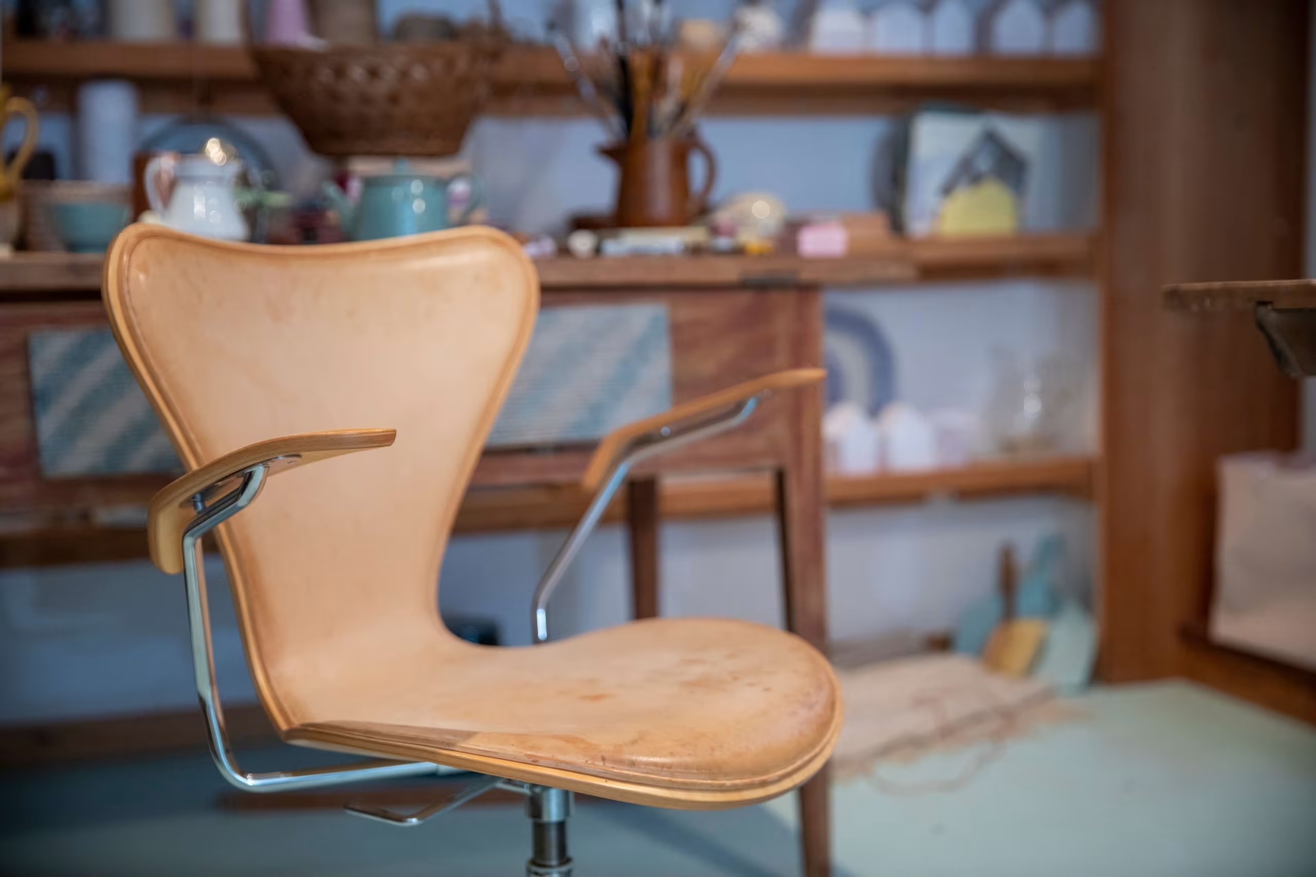 series-7-armchair-natural-leather-landscape