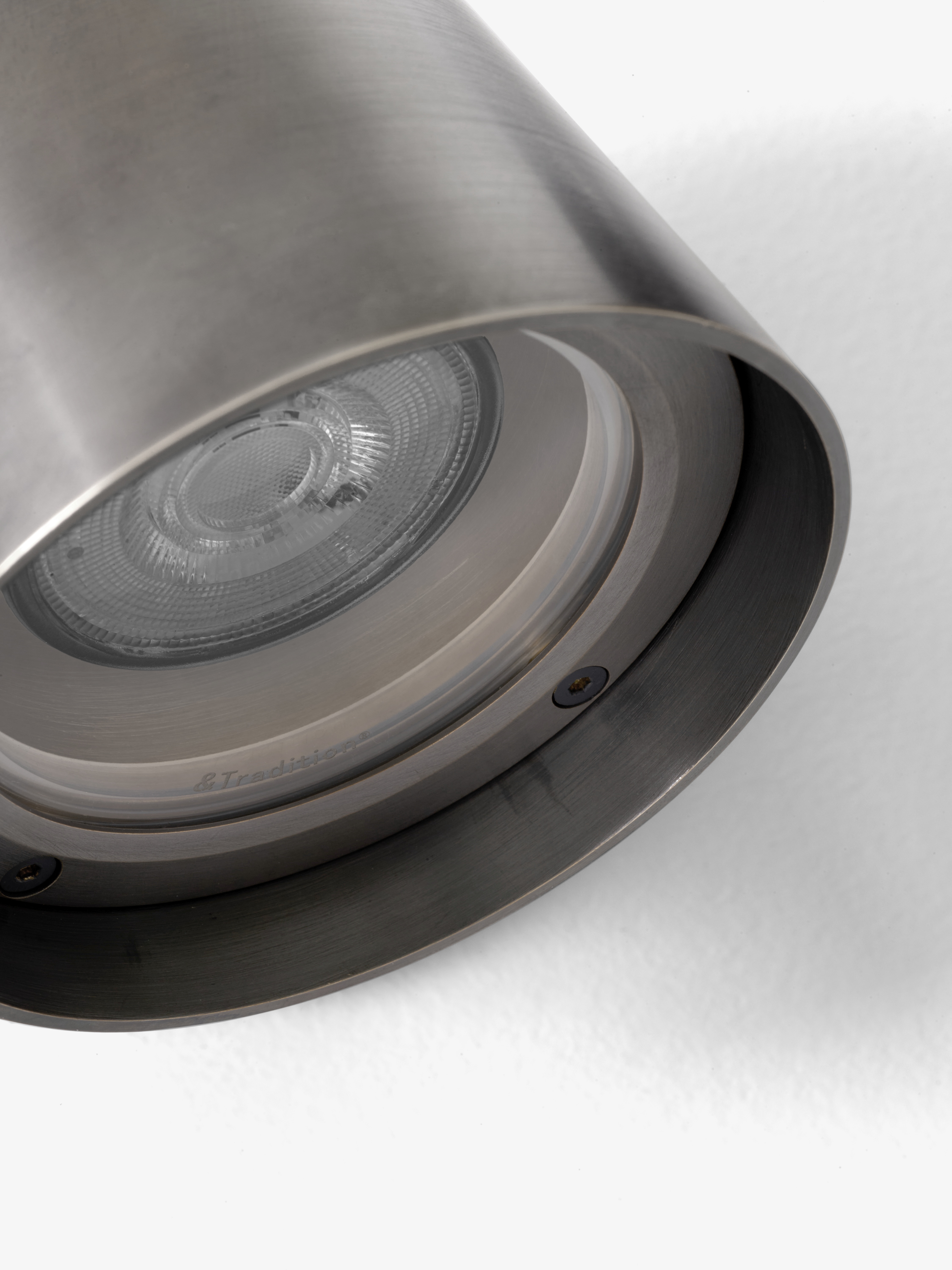 solid-sc105-smoked-brass-detail