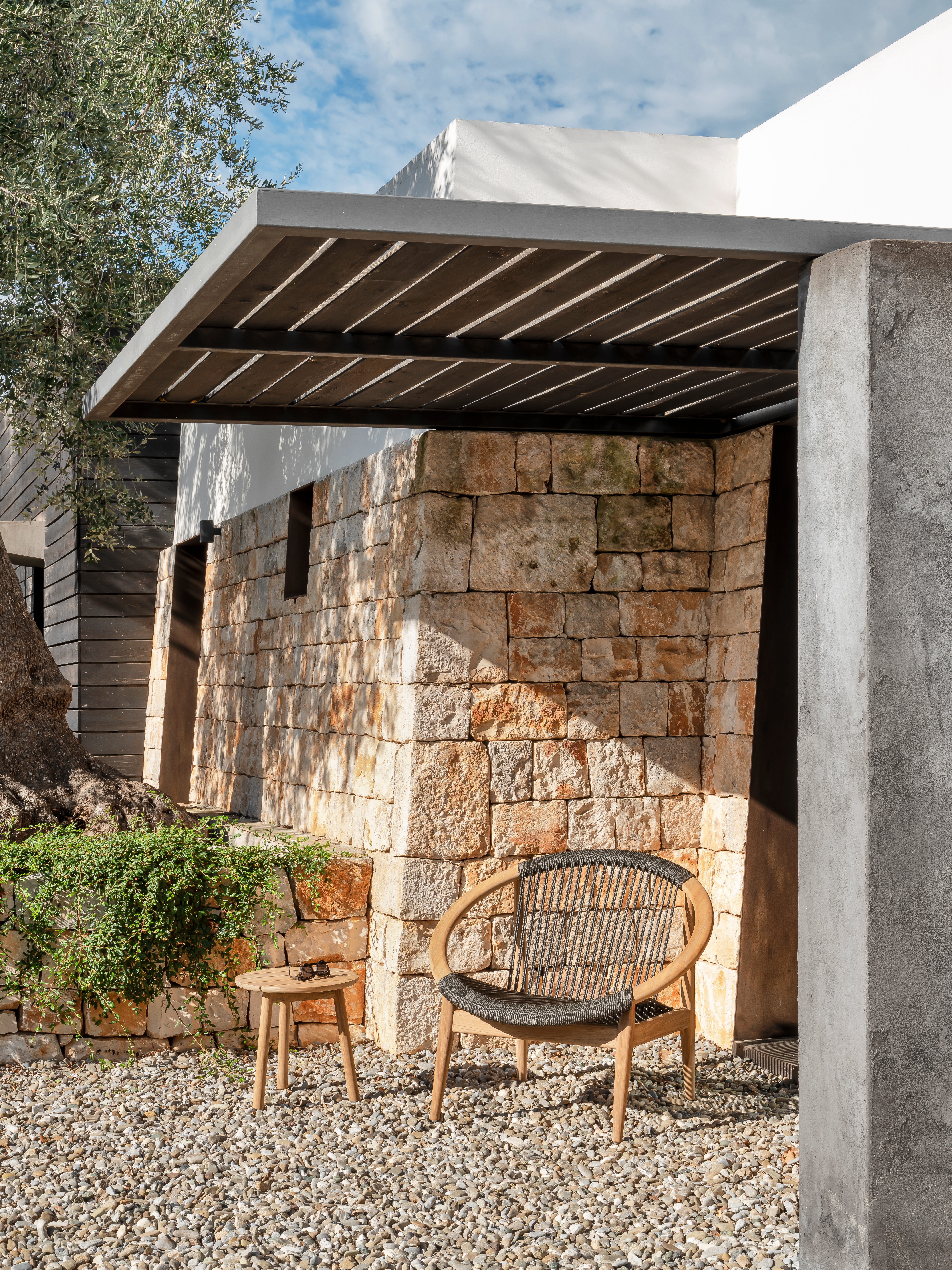 vincentsheppard-fridaloungechair-antonsidetable-a1