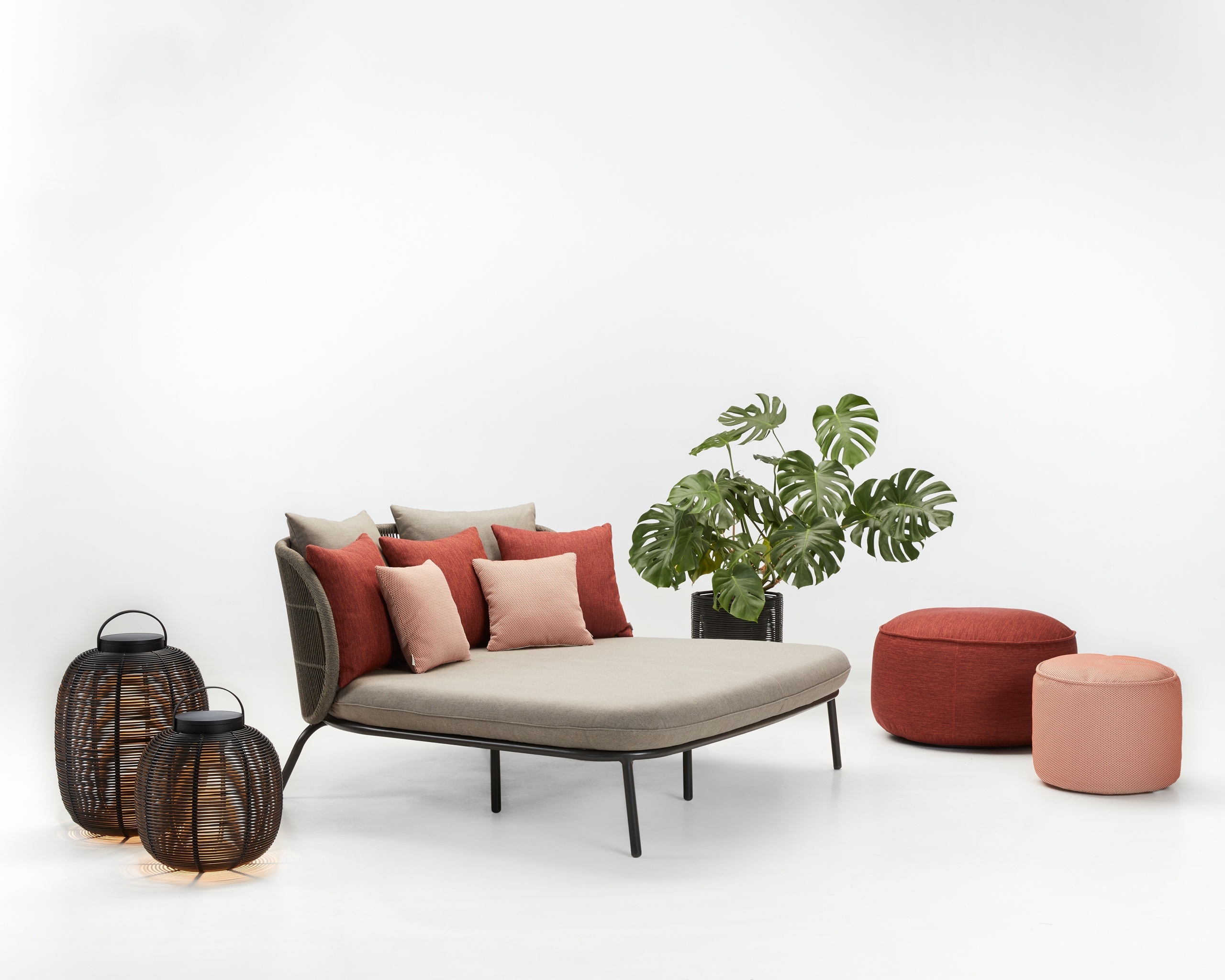 vincentsheppard-kodo-daybed-front-300dpi-hr