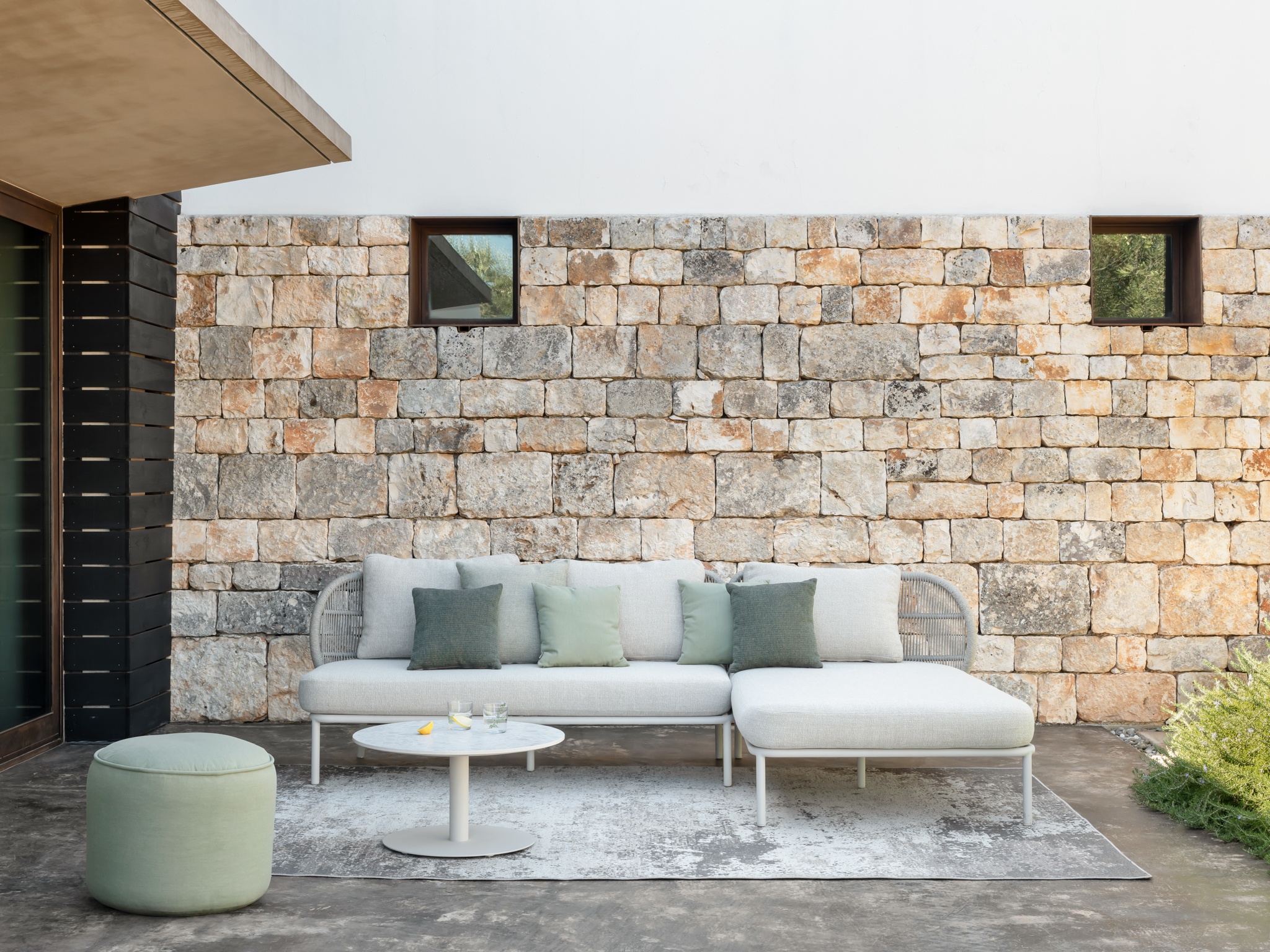 vincentsheppard-kodomodularsofa-olafpouffe-a1-300dpi