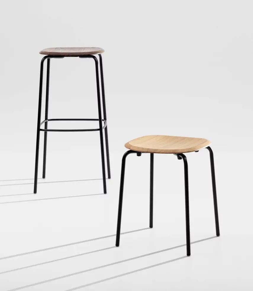 zeitraummoebel-barhocker-okitostool-massivholz-01