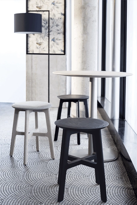 zeitraummoebel-hocker-13stool-massivholz-02-455x680