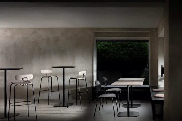 zeitraummoebel-stehtisch-vermuhigh-massivholz-03-610x405